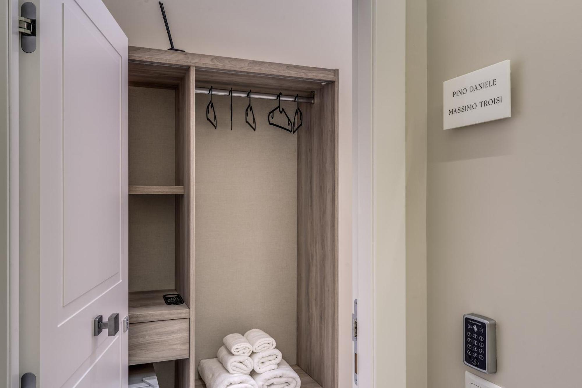 Av Rooms Napoli Екстер'єр фото